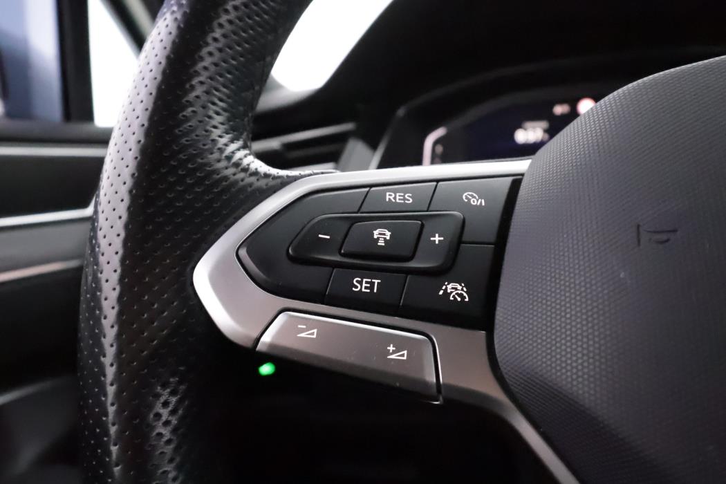 VOLKSWAGEN Passat 2021