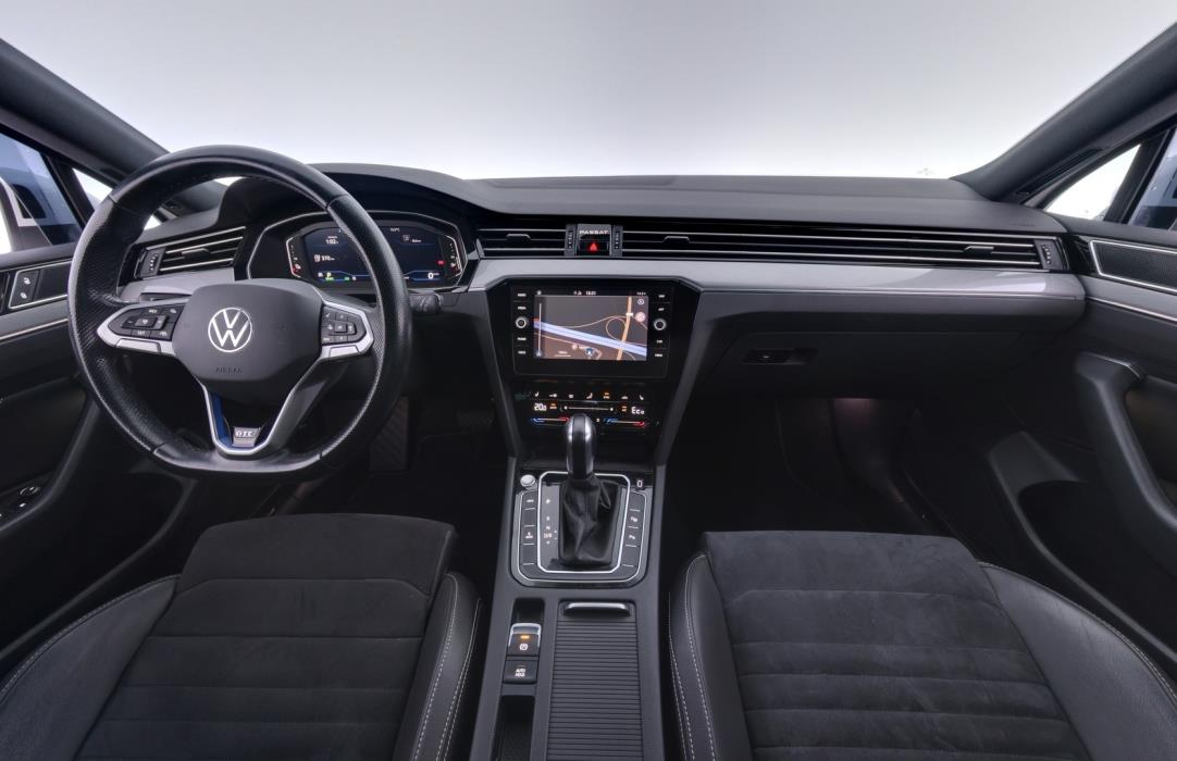 VOLKSWAGEN Passat 2021