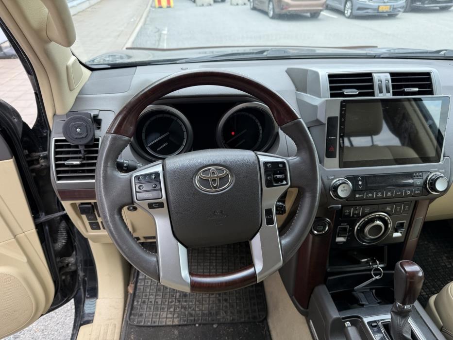 TOYOTA LAND CRUISER 2014