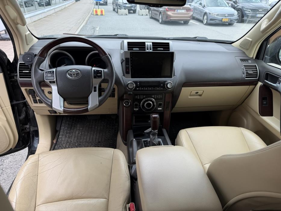 TOYOTA LAND CRUISER 2014