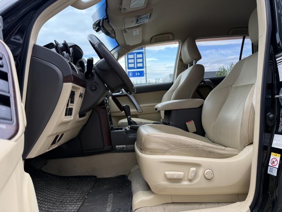 TOYOTA LAND CRUISER 2014