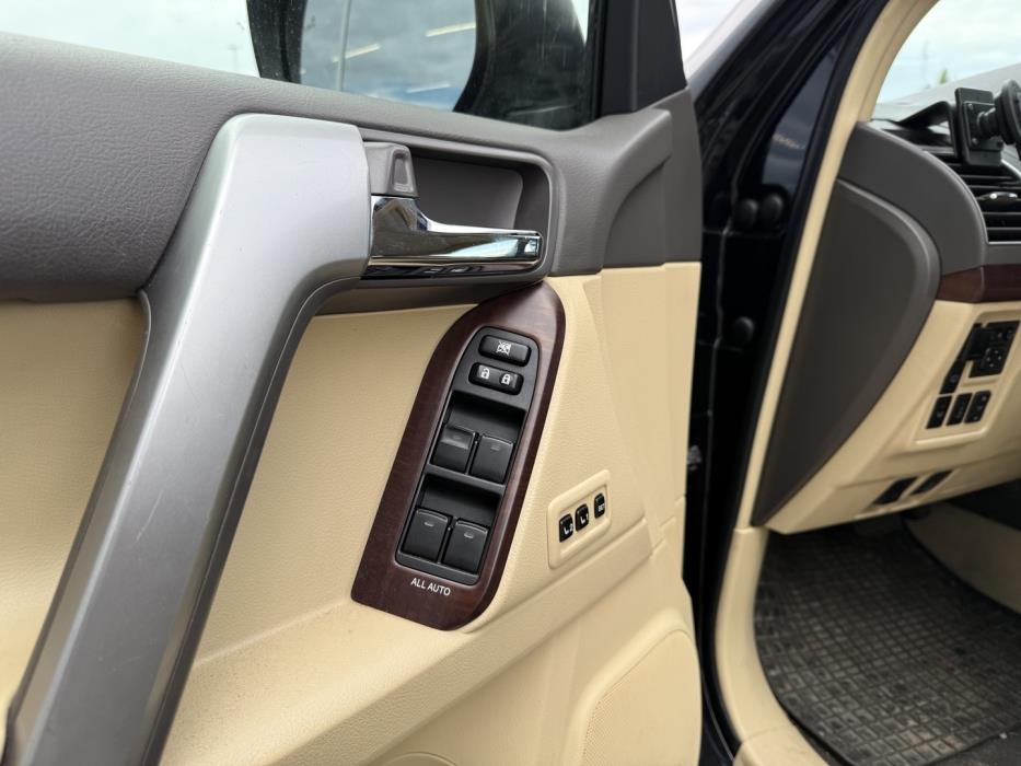 TOYOTA LAND CRUISER 2014