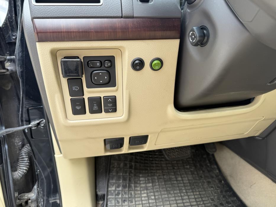 TOYOTA LAND CRUISER 2014