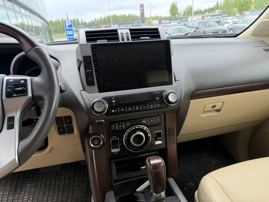 TOYOTA LAND CRUISER 2014