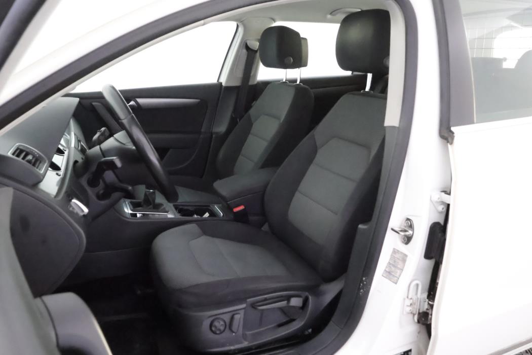 VOLKSWAGEN Passat 2014