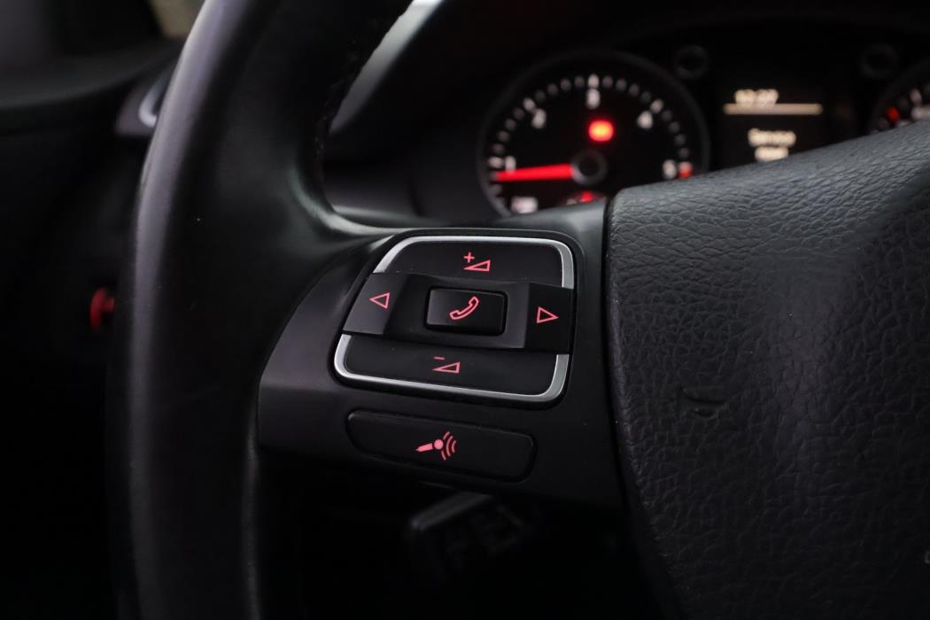 VOLKSWAGEN Passat 2014