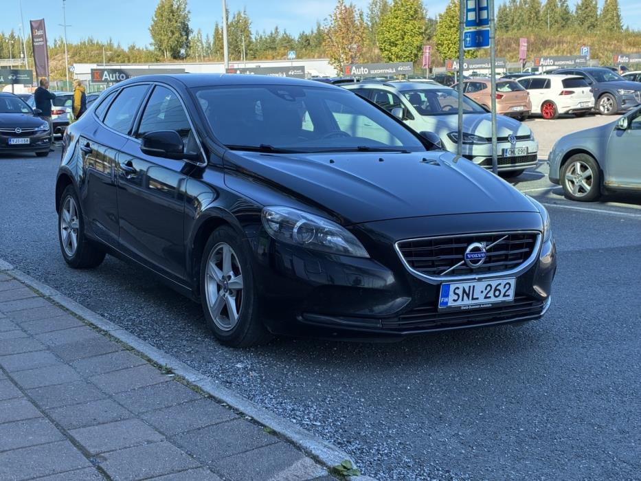 VOLVO V40 2016