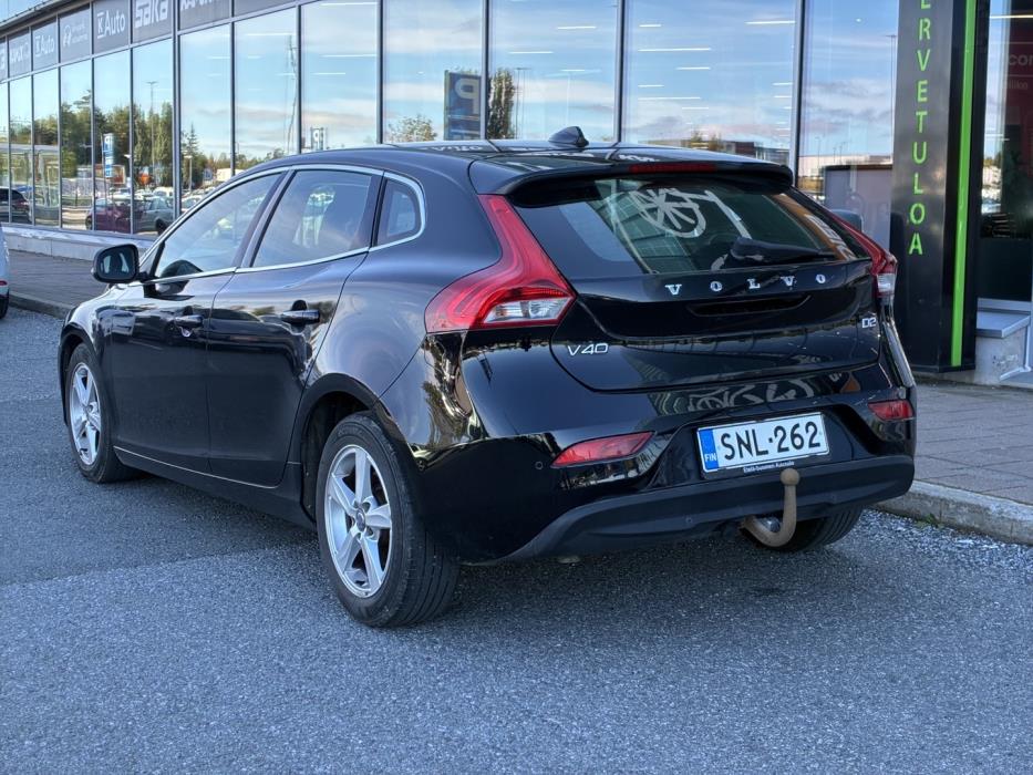 VOLVO V40 2016