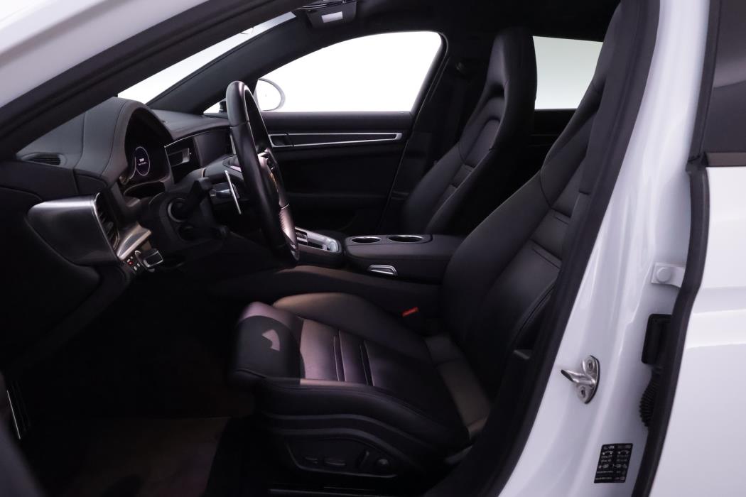 PORSCHE Panamera 2023