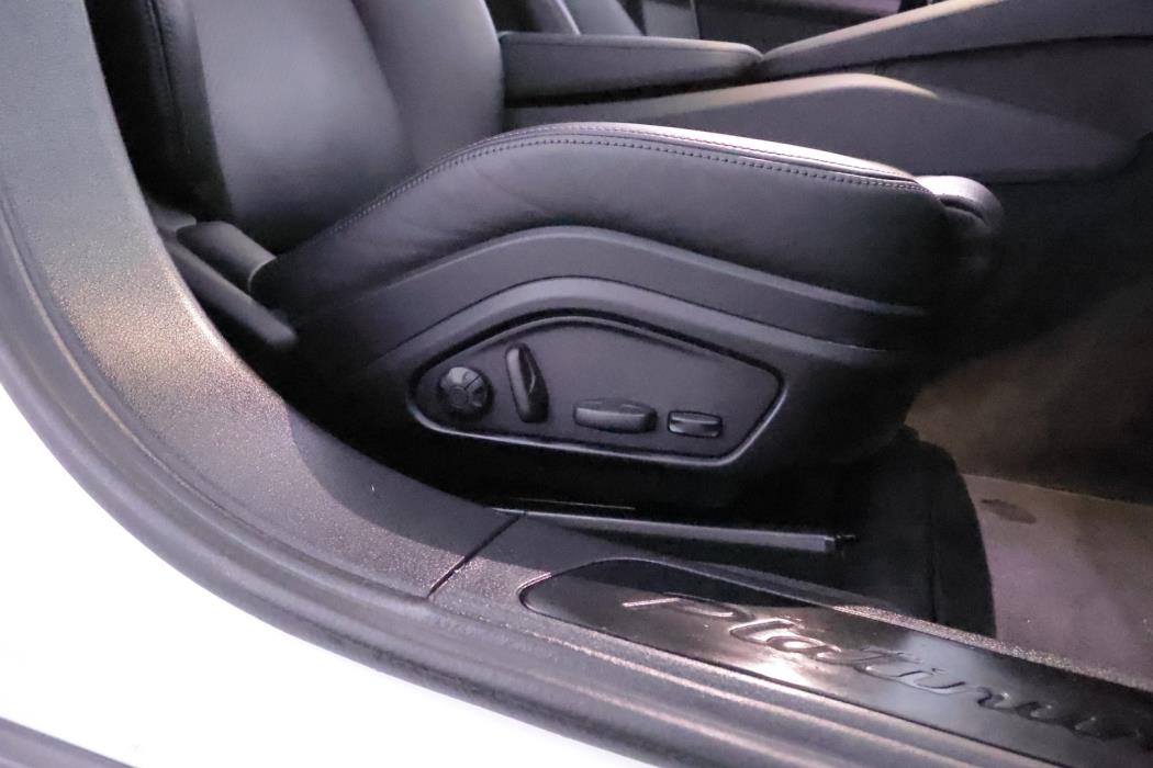 PORSCHE Panamera 2023