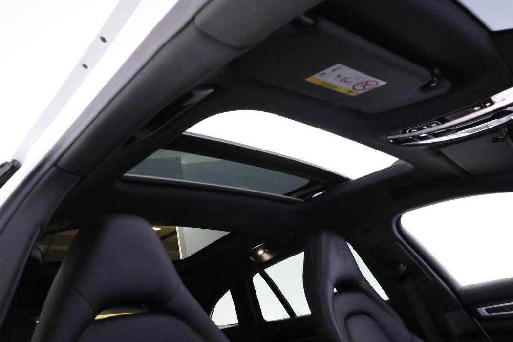 PORSCHE Panamera 2023