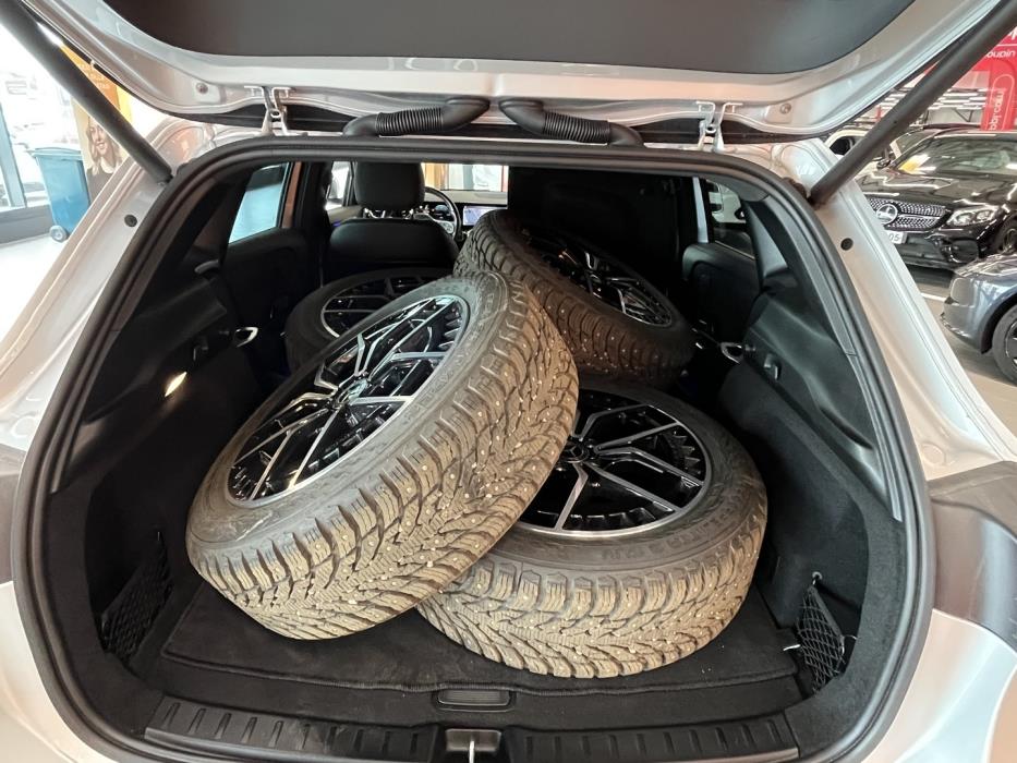 MERCEDES-BENZ EQA 2022