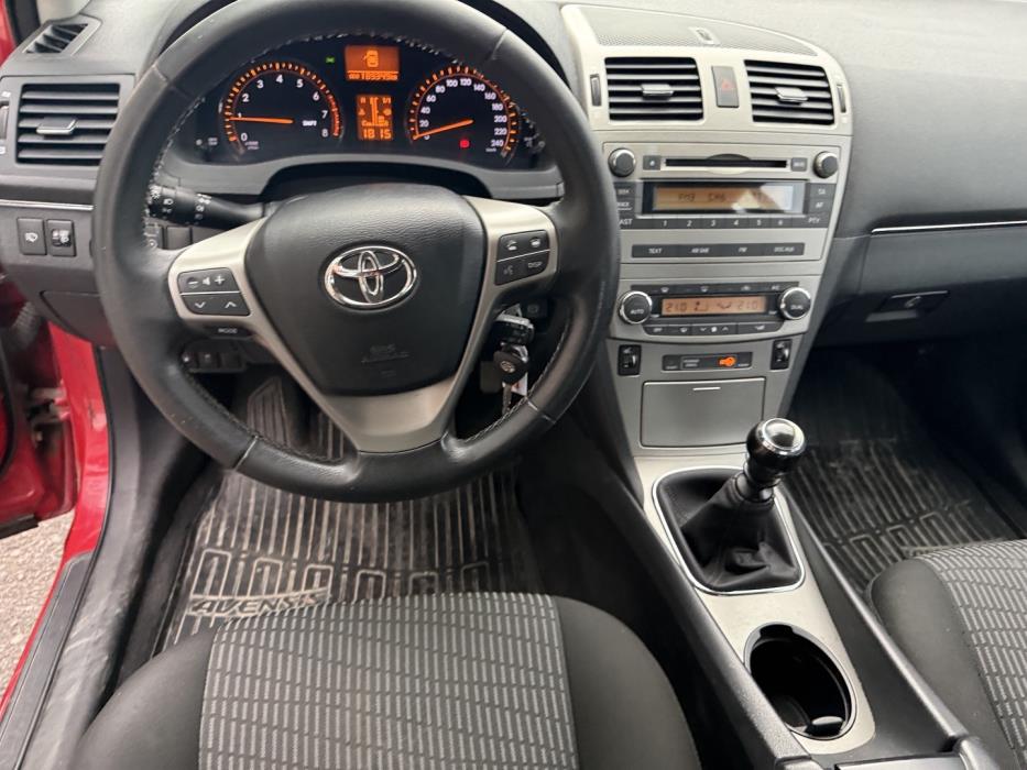 TOYOTA Avensis 2010