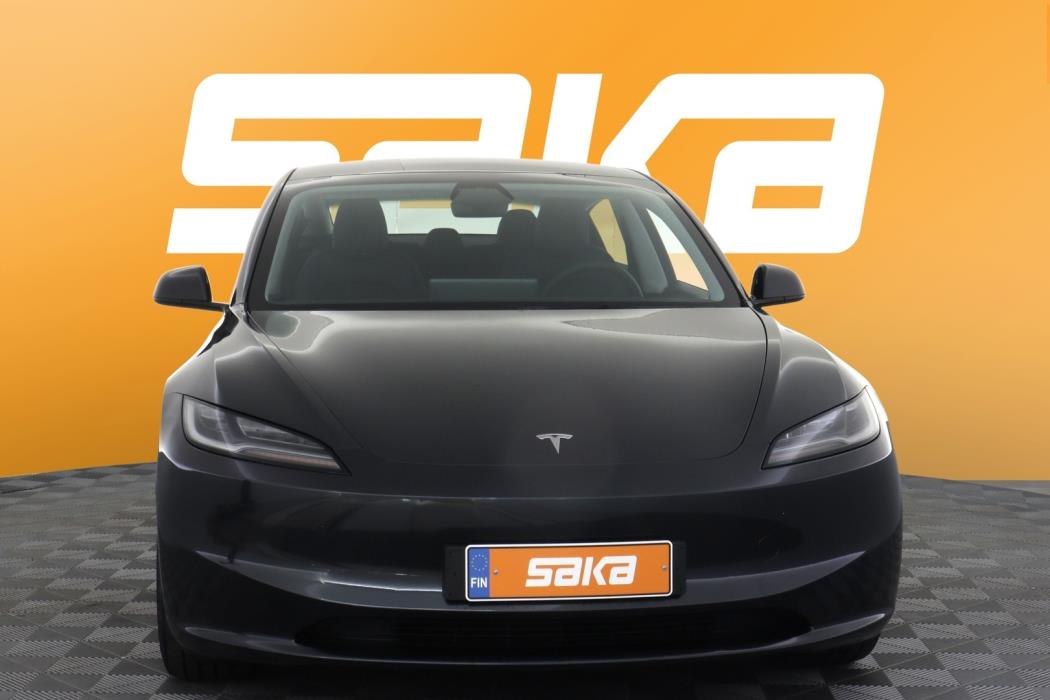 TESLA Model 3 2024