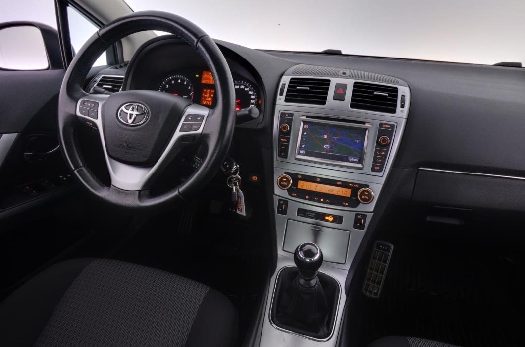 TOYOTA Avensis 2012