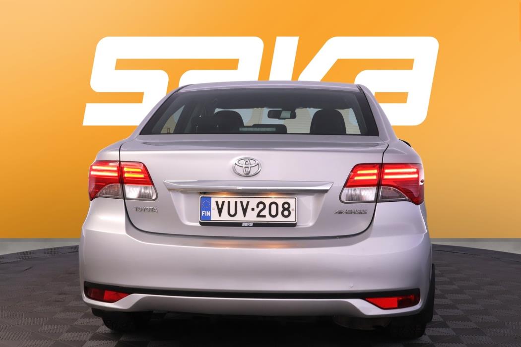TOYOTA Avensis 2012