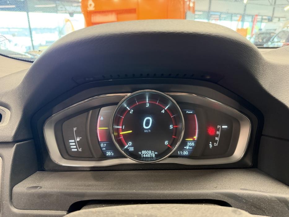 VOLVO XC70 2015