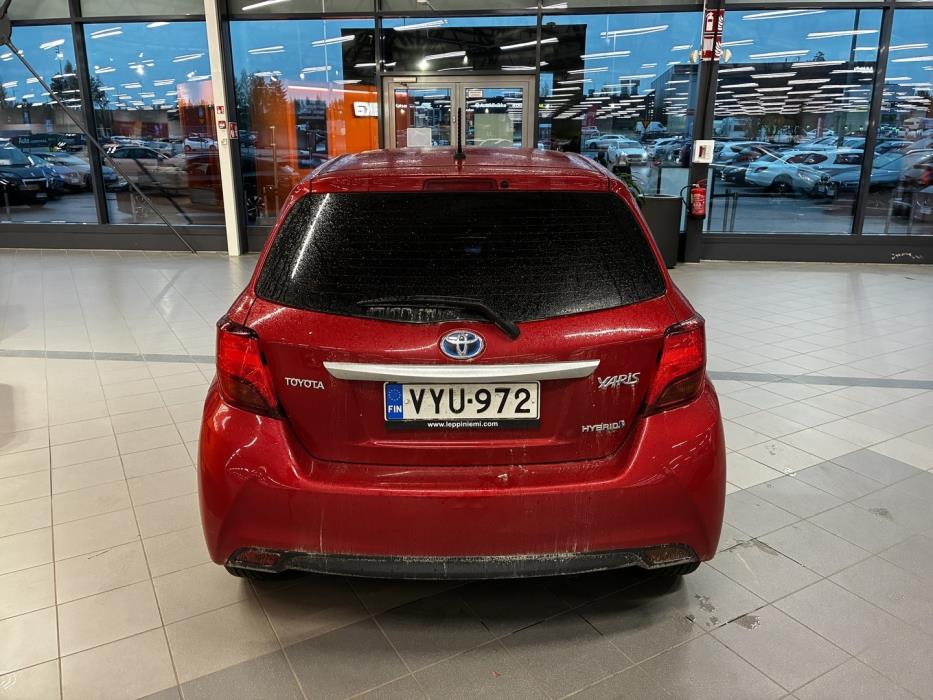 TOYOTA Yaris 2016