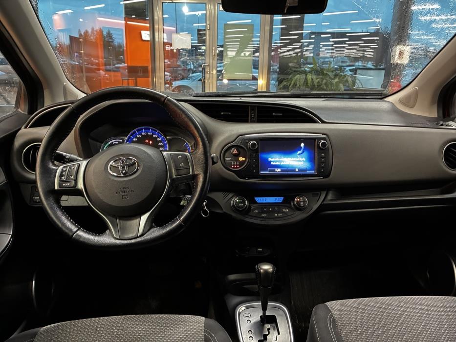 TOYOTA Yaris 2016