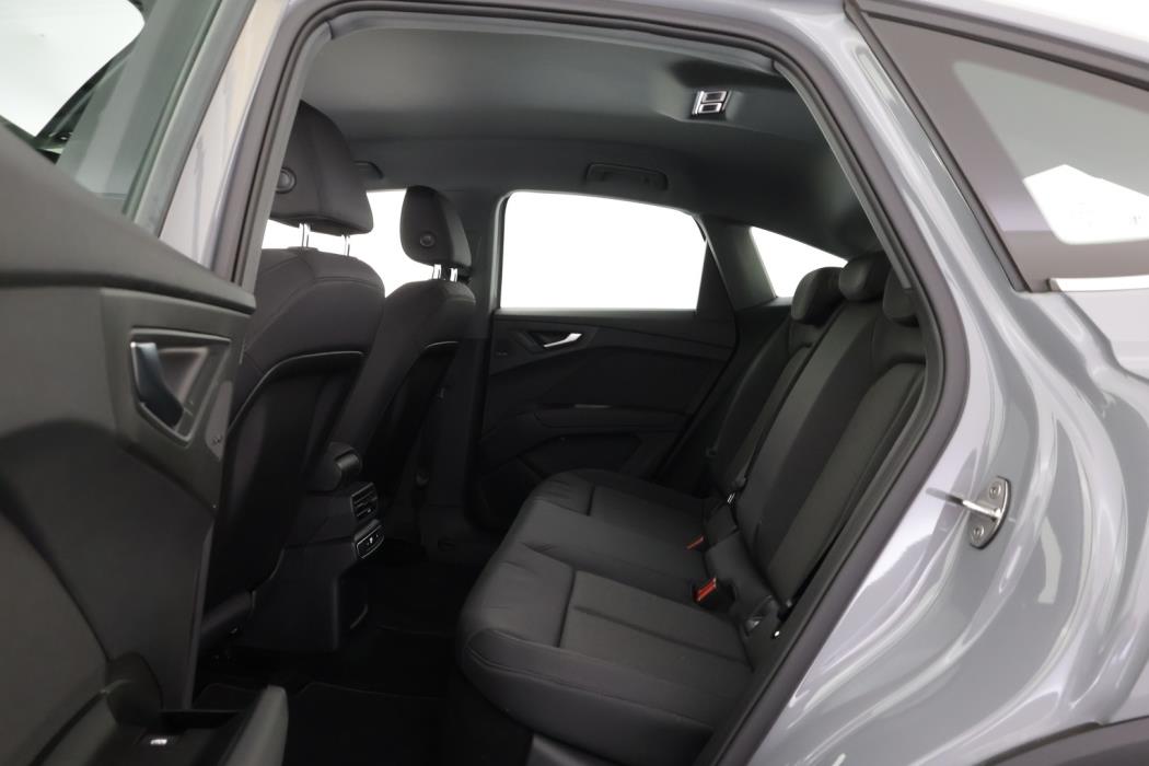 AUDI Q4 e-tron 2025