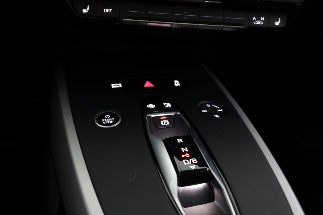 AUDI Q4 e-tron 2025