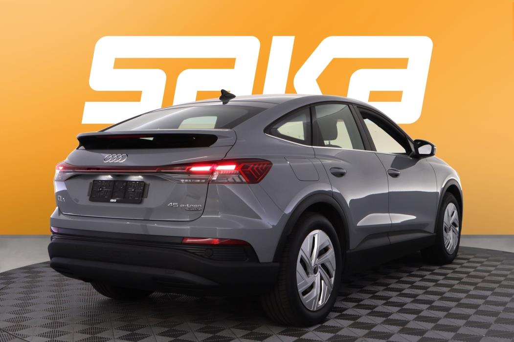 AUDI Q4 e-tron 2025