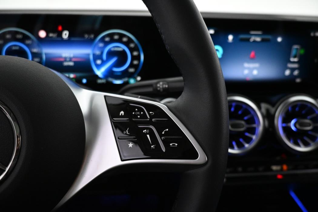 MERCEDES-BENZ EQB 2025