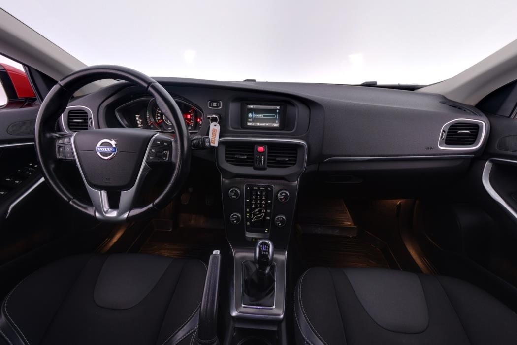 VOLVO V40 2015