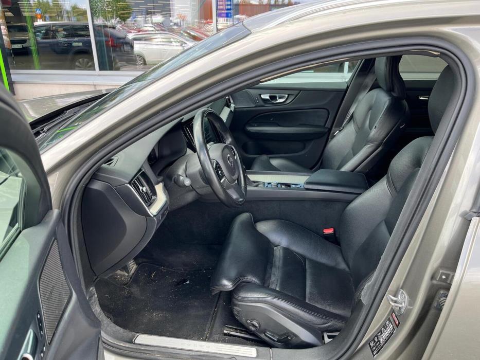 VOLVO V60 2019