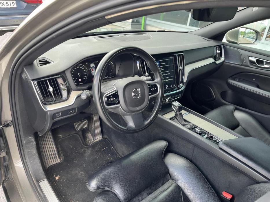 VOLVO V60 2019