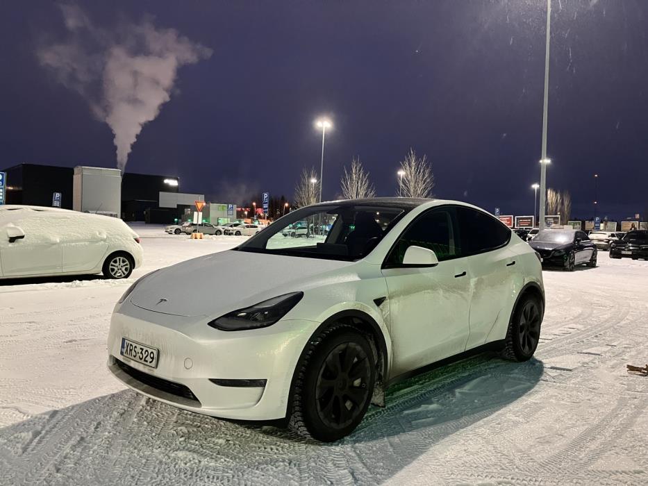 TESLA Model Y 2023