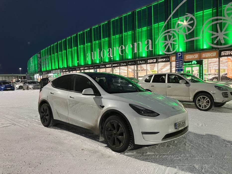 TESLA Model Y 2023