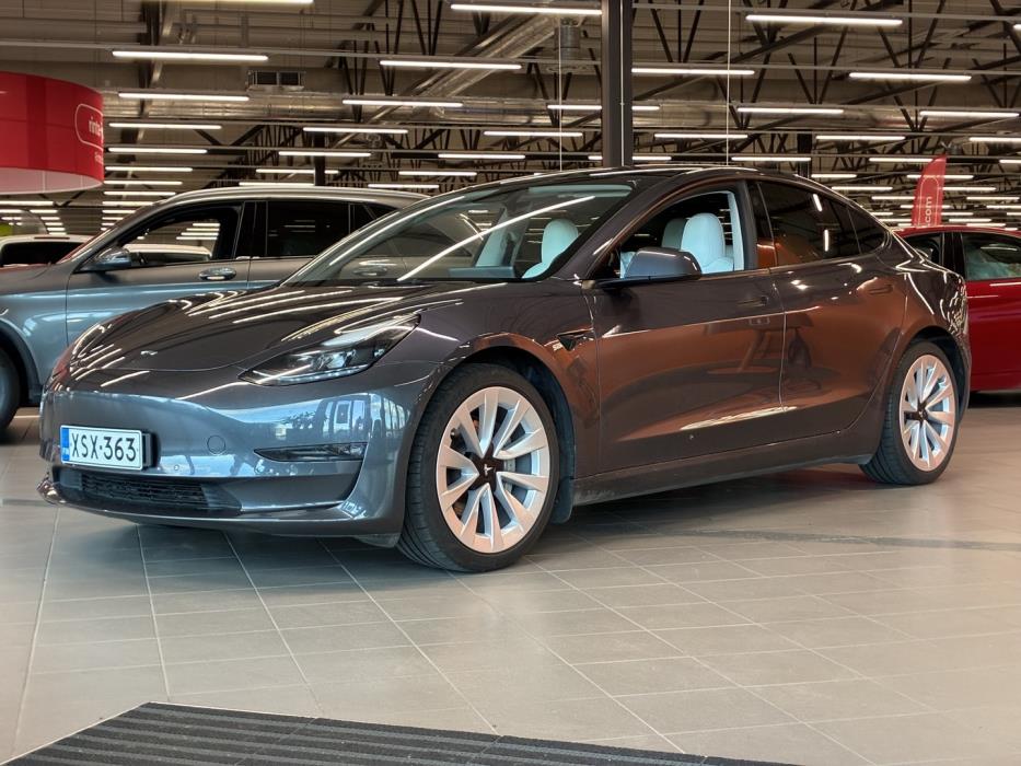 TESLA Model 3 2022