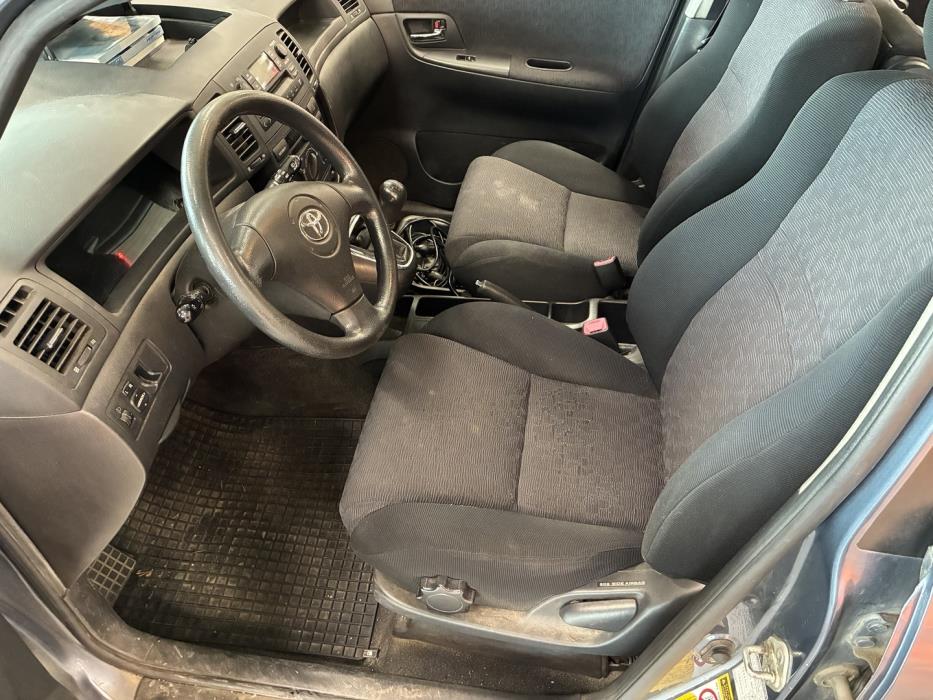 TOYOTA Corolla Verso 2004