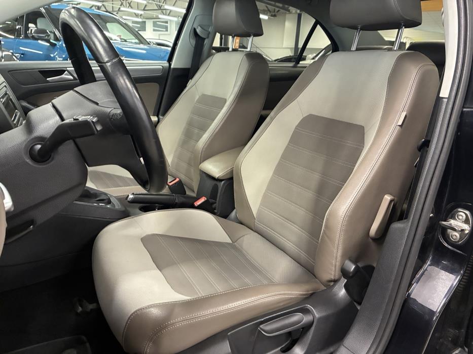 VOLKSWAGEN Jetta 2012