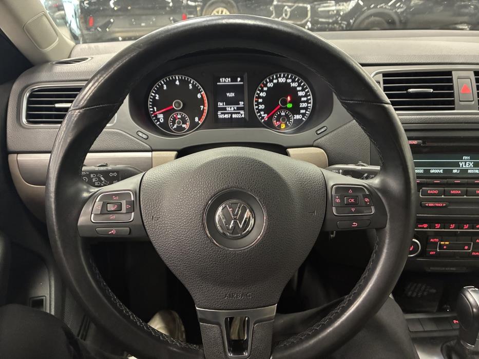VOLKSWAGEN Jetta 2012