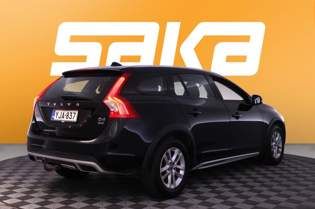 VOLVO V60 Cross Country 2016