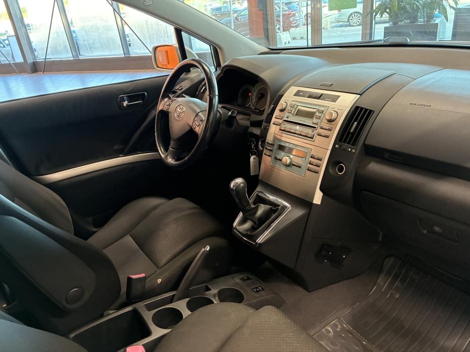 TOYOTA Corolla Verso 2005