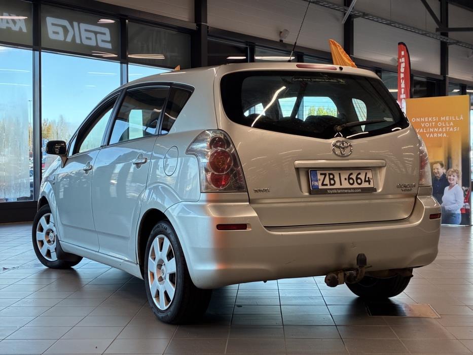 TOYOTA Corolla Verso 2005