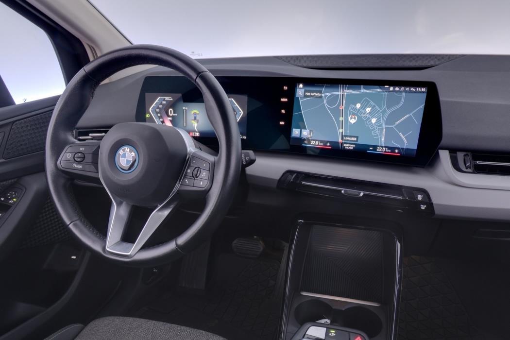 BMW 225 2023