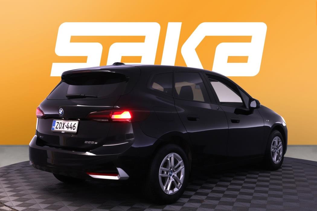 BMW 225 2023