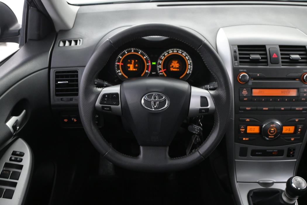TOYOTA Corolla 2012