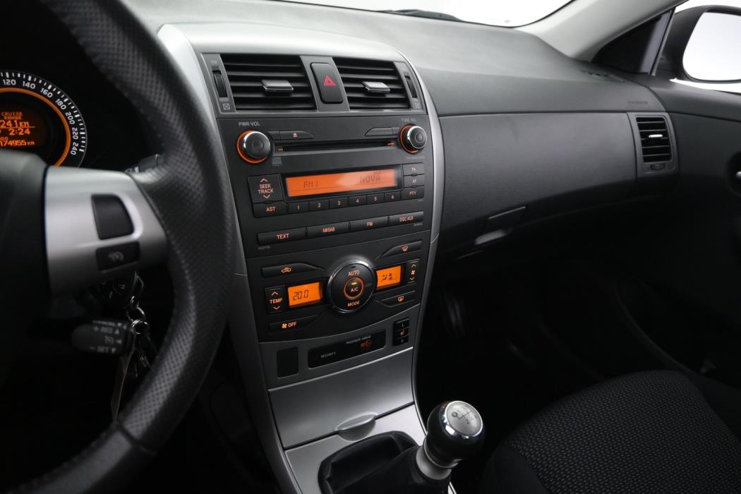 TOYOTA Corolla 2012