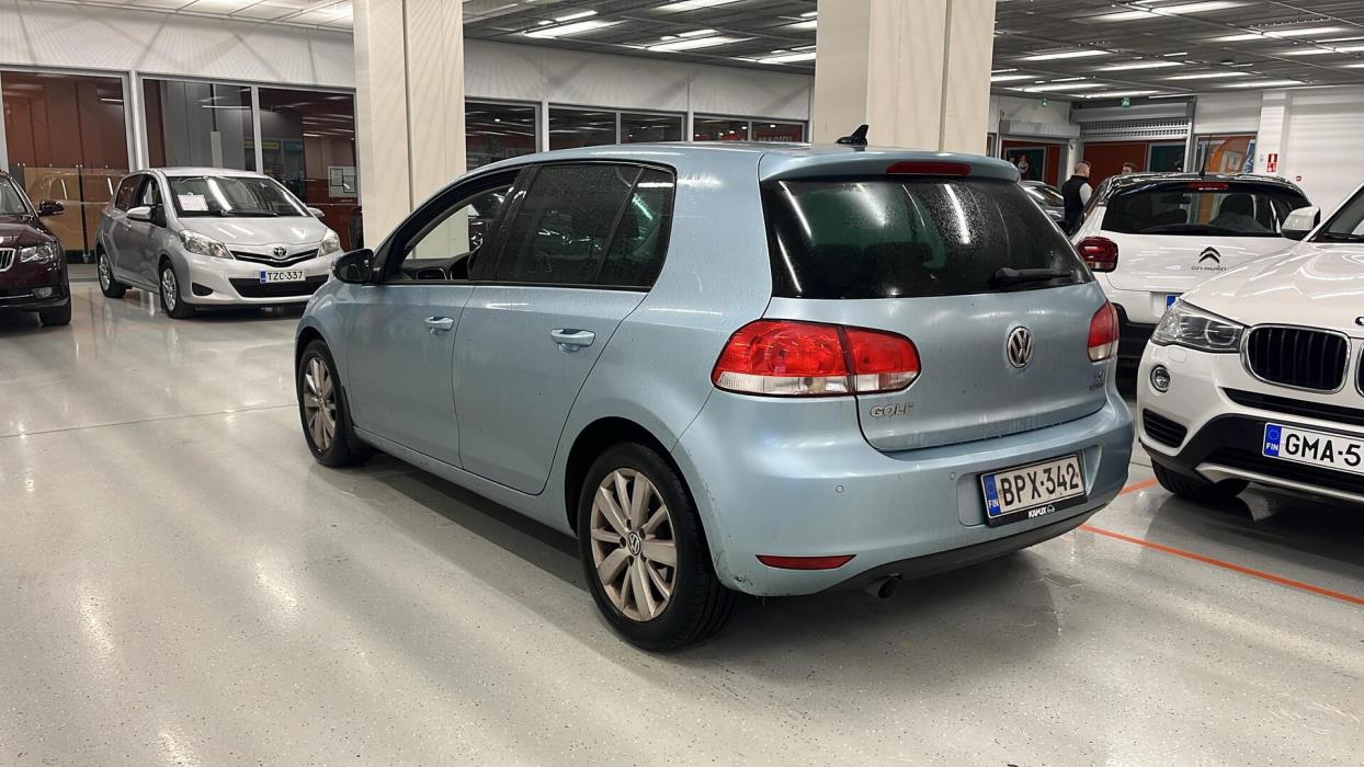 VOLKSWAGEN Golf 2012