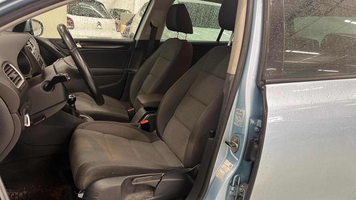 VOLKSWAGEN Golf 2012