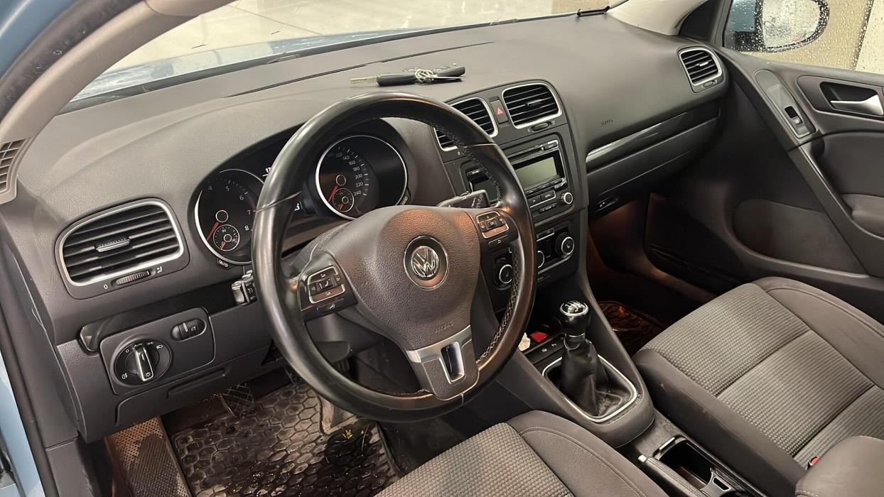 VOLKSWAGEN Golf 2012