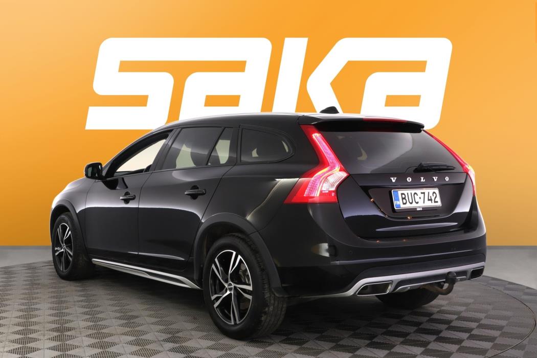 VOLVO V60 Cross Country 2017