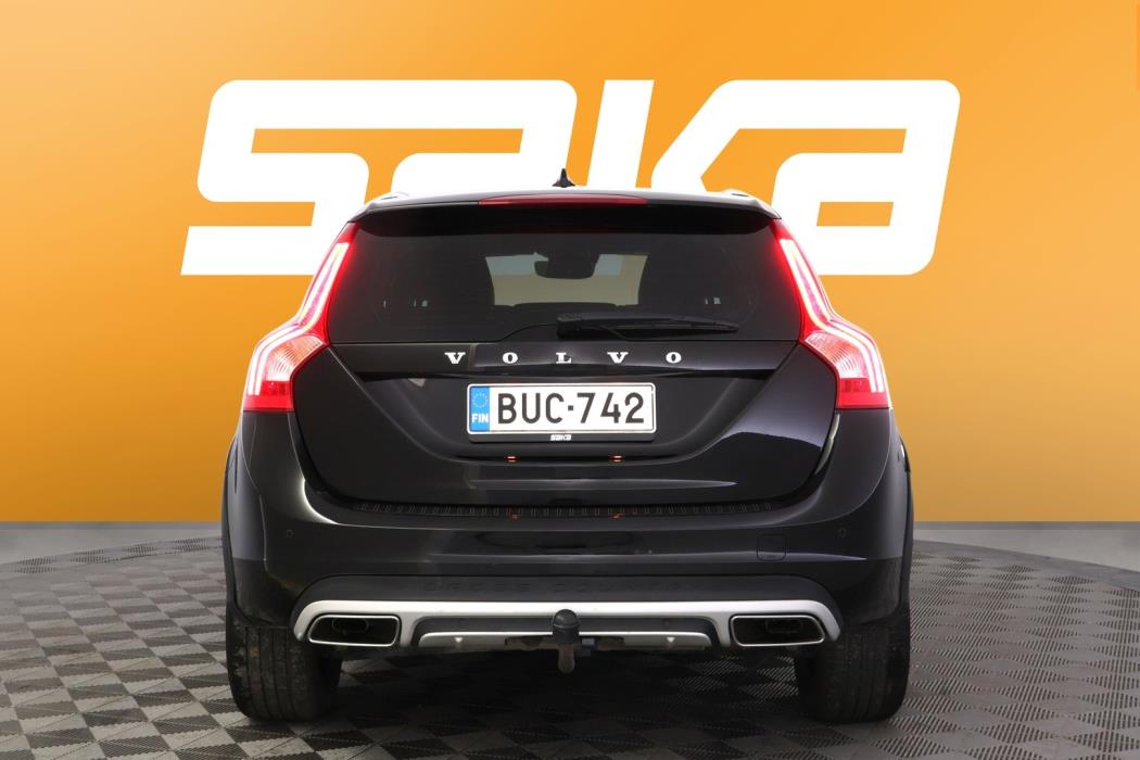 VOLVO V60 Cross Country 2017
