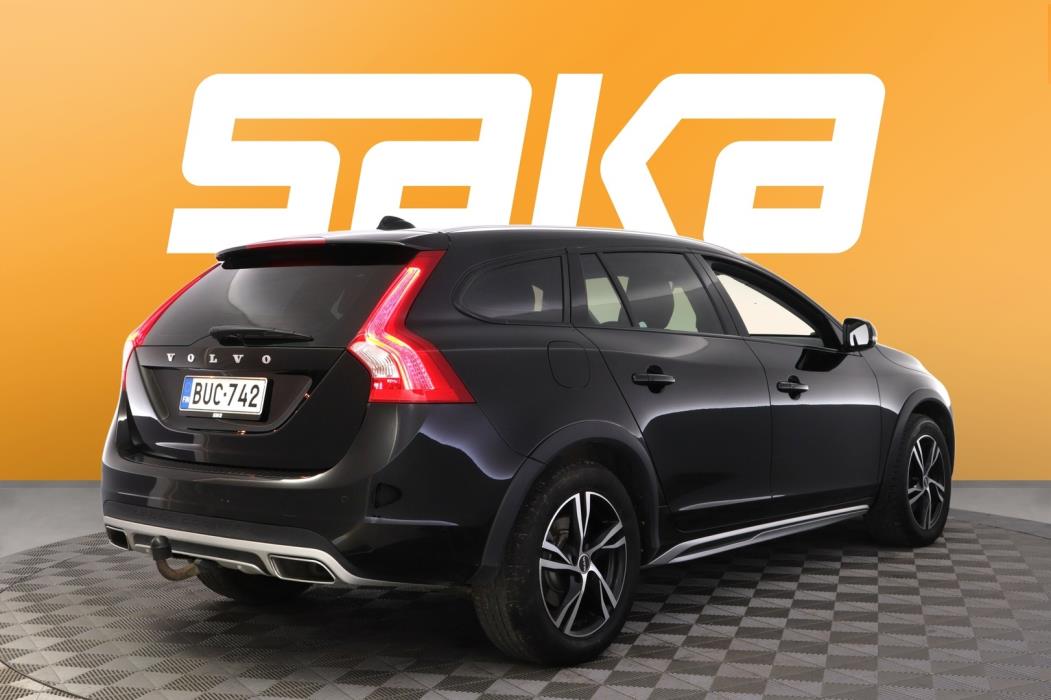 VOLVO V60 Cross Country 2017