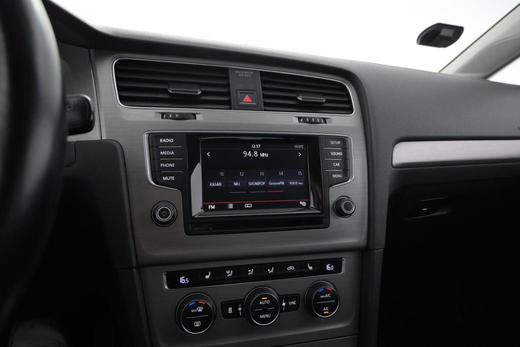 VOLKSWAGEN Golf 2015